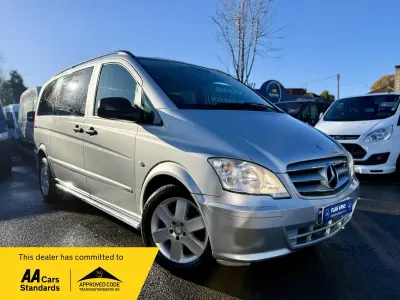Usado Mercedes Vito 224 HP (164 kW) 2011 Prateado Van