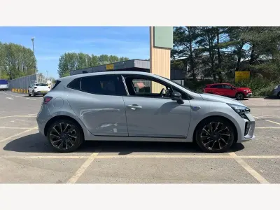 Używany Renault Clio V RS Line 90 KM (66 kW) 2024 Srebrny Hatchback