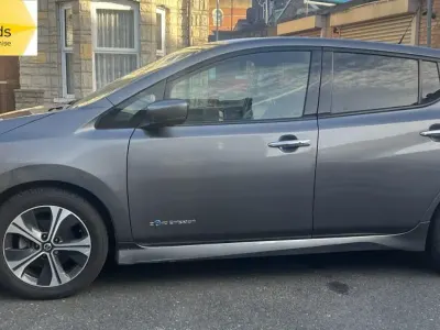 Begagnad Nissan Leaf N-Connecta 39 kW (54 HK) 2018 Grå Halvkombi