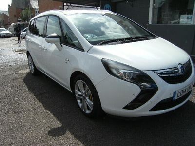 Used Vauxhall Zafira Tourer SRi 162 HP (119 kW) 2014 White MPV