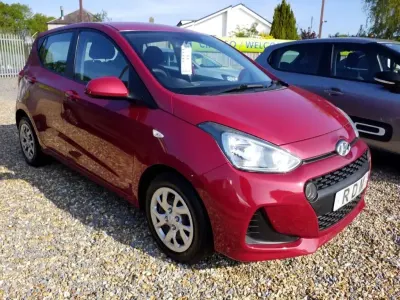 Usado Hyundai i10 SE 67 CV (49 kW) 2017 Rojo Utilitario