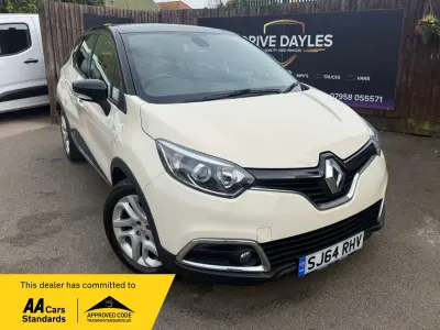Used Renault Captur Dynamique 90 HP (66 kW) 2014 Cream and black SUV