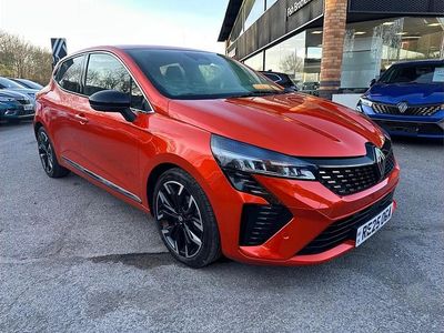 Used Renault Clio V Techno 90 HP (66 kW) 2025 Valencia orange  Hatchback