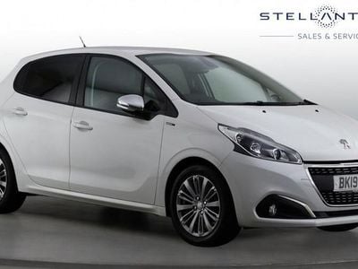 White Used 2019 Peugeot 208 Signature Sky Hatchback | £7,353 (Good price)