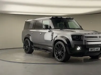 Used Land Rover Defender SE Dynamic 300 HP (220 kW) 2022 Grey Estate