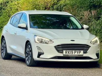 Used Ford Focus Zetec 125 HP (91 kW) 2019 White Hatchback