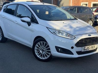 Usado Ford Fiesta Titanium 100 HP (73 kW) 2015 Branco Citadino
