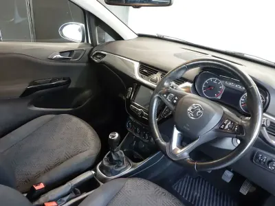 Used Vauxhall Corsa 75 HP (55 kW) 2018 White Hatchback