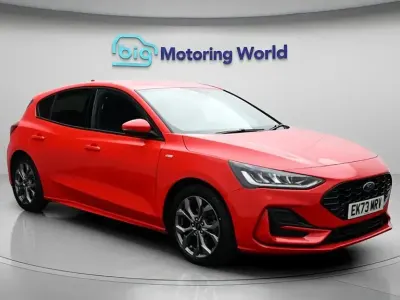 Usado Ford Focus ST-Line 125 HP (91 kW) 2023 Vermelho Citadino