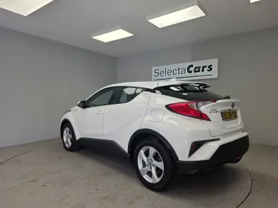 Used Toyota C-HR 122 HP (89 kW) 2018 White SUV