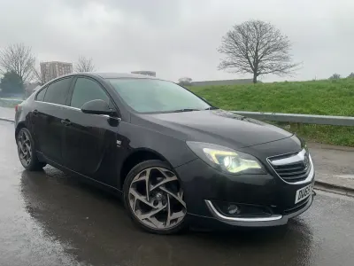Używany Vauxhall Insignia SRi 136 KM (100 kW) 2015 Czarny Hatchback