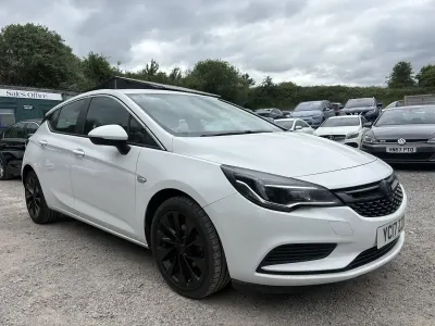 Used Vauxhall Astra 2017 White Hatchback