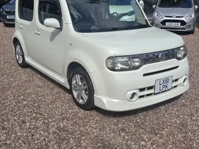 Used Nissan Cube 2011 White Hatchback