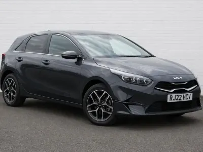 Usado Kia Ceed 158 HP (116 kW) 2022 Cinzento Citadino