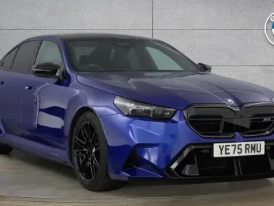Begagnad BMW M5 Comfort Edition 717 HK (527 kW) 2025 Blå