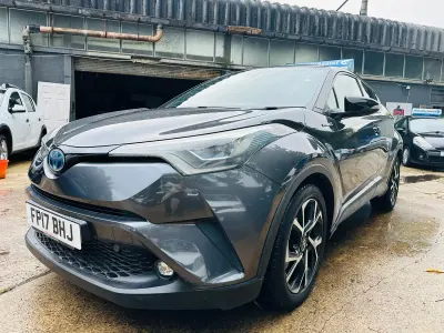 Used Toyota C-HR 122 HP (89 kW) 2017 White SUV