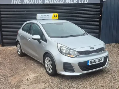 Używany Kia Rio Air 84 KM (61 kW) 2016 Srebrny Hatchback
