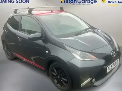 Begagnad Toyota Aygo x-press 68 HK (50 kW) 2017 Grå Halvkombi