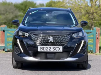 Begagnad Peugeot 2008 Allure Premium 129 HK (94 kW) 2022 Svart SUV