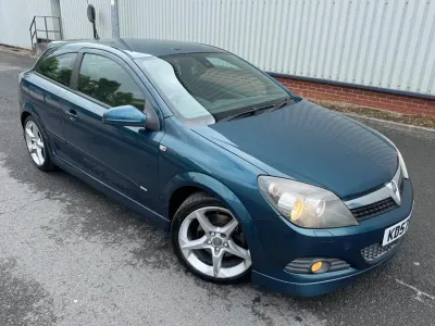 Begagnad Vauxhall Astra Sport 150 HK (110 kW) 2007 Turkos Halvkombi