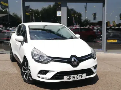 Used Renault Clio Play 90 HP (66 kW) 2019 White Hatchback