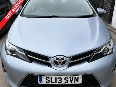 Usado Toyota Auris 101 HP (74 kW) 2013 Azul Citadino