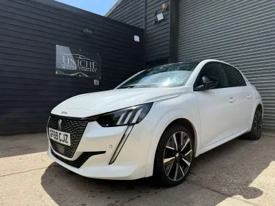 Used Peugeot 208 GT-line 100 HP (73 kW) 2020 White Hatchback
