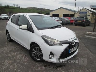 Begagnad Toyota Yaris 90 HK (66 kW) 2014 Vit Halvkombi