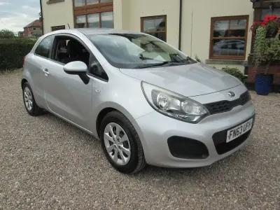 Used Kia Rio 85 HP (62 kW) 2013 Silver Hatchback