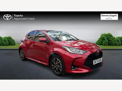 Used Toyota Yaris Design 116 HP (85 kW) 2023 Red Hatchback