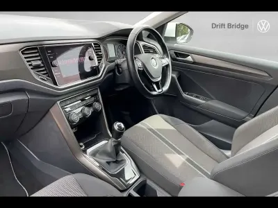 Used VW T-Roc SE 115 HP (84 kW) 2018 Pure white SUV