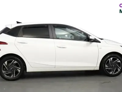 Used Hyundai i20 SE 100 HP (73 kW) 2021 White Hatchback