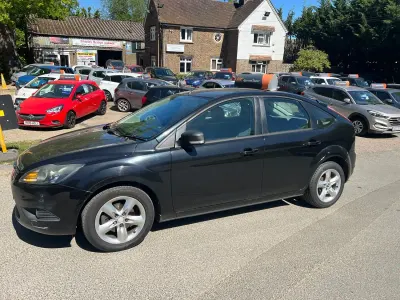 Gebraucht Ford Focus Zetec 99 PS (72 kW) 2011 Schwarz Kleinwagen