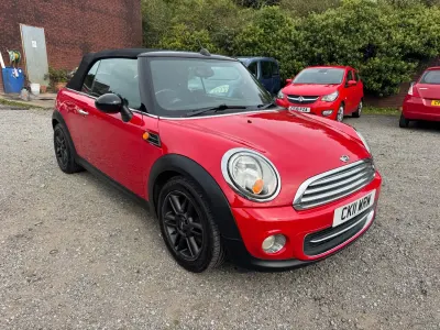 Usado Mini Cooper Cabriolet 122 HP (89 kW) 2011 Vermelho Cabrios