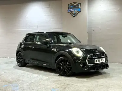 Begagnad Mini Cooper S Hatch 2019 Svart Halvkombi