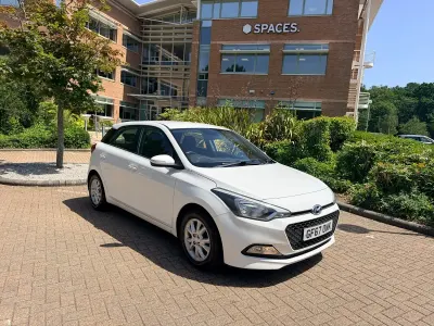 Used Hyundai i20 SE 84 HP (61 kW) 2017 White Hatchback