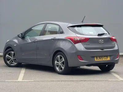 Begagnad Hyundai i30 SE 2015 Grå Halvkombi