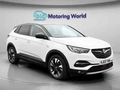 Używany Vauxhall Grandland X SRi 130 KM (95 kW) 2019 Biały SUV