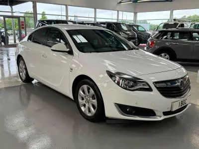 Used Vauxhall Insignia SRi 136 HP (100 kW) 2016 White Hatchback