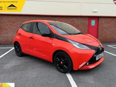 Usado Toyota Aygo X-cite 69 HP (50 kW) 2015 Laranja Citadino