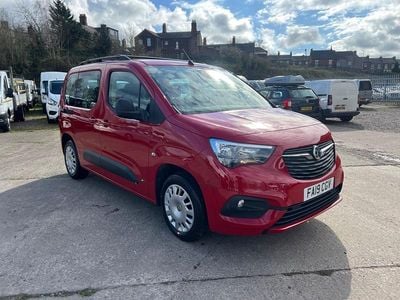Second-hand Vauxhall Combo Design Edition 130 CP (95 kW) 2019 Roșu Monovolum
