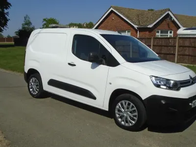 Used Citroën Berlingo Start 100 HP (73 kW) 2019 White MPV