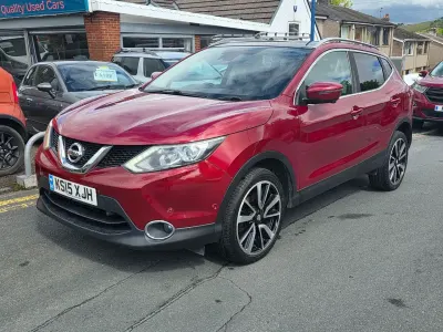 Used Nissan Qashqai Tekna 130 HP (95 kW) 2015 Red SUV