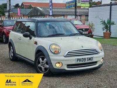 White Used 2009 Mini One Clubman Estate | £2,490 (Fair price)