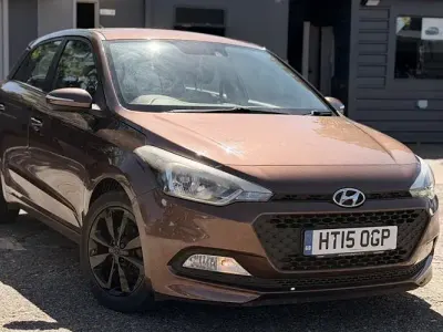 Używany Hyundai i20 SE 101 KM (74 kW) 2015 Brązowy Hatchback