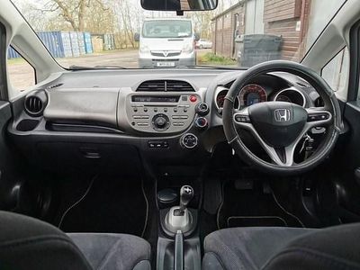 Used Honda Jazz ES 100 HP (73 kW) 2009 Silver Hatchback