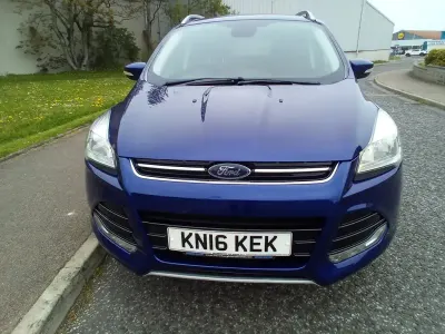 Usado Ford Kuga Titanium 150 HP (110 kW) 2016 Azul SUV