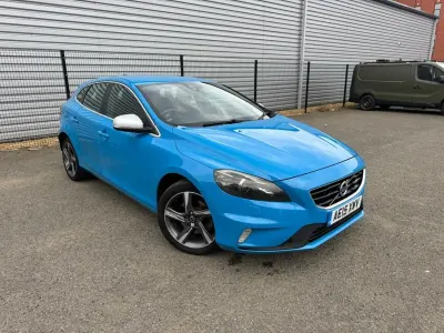 Usado Volvo V40 R-Design 120 CV (88 kW) 2015 Azul Utilitario