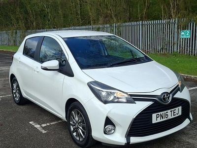 Used Toyota Yaris 99 HP (72 kW) 2016 White Hatchback
