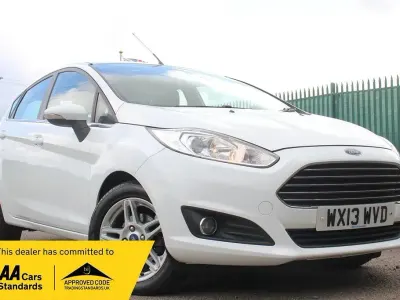 Used Ford Fiesta Zetec 2013 White Hatchback